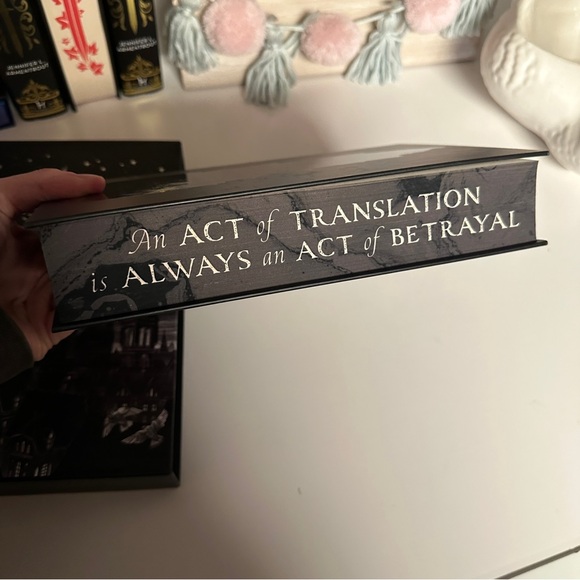 Illumicrate Babel Signed by R.F. Kuang Rebecca F. Kuang Brand New in Box Cover - Picture 8 of 8